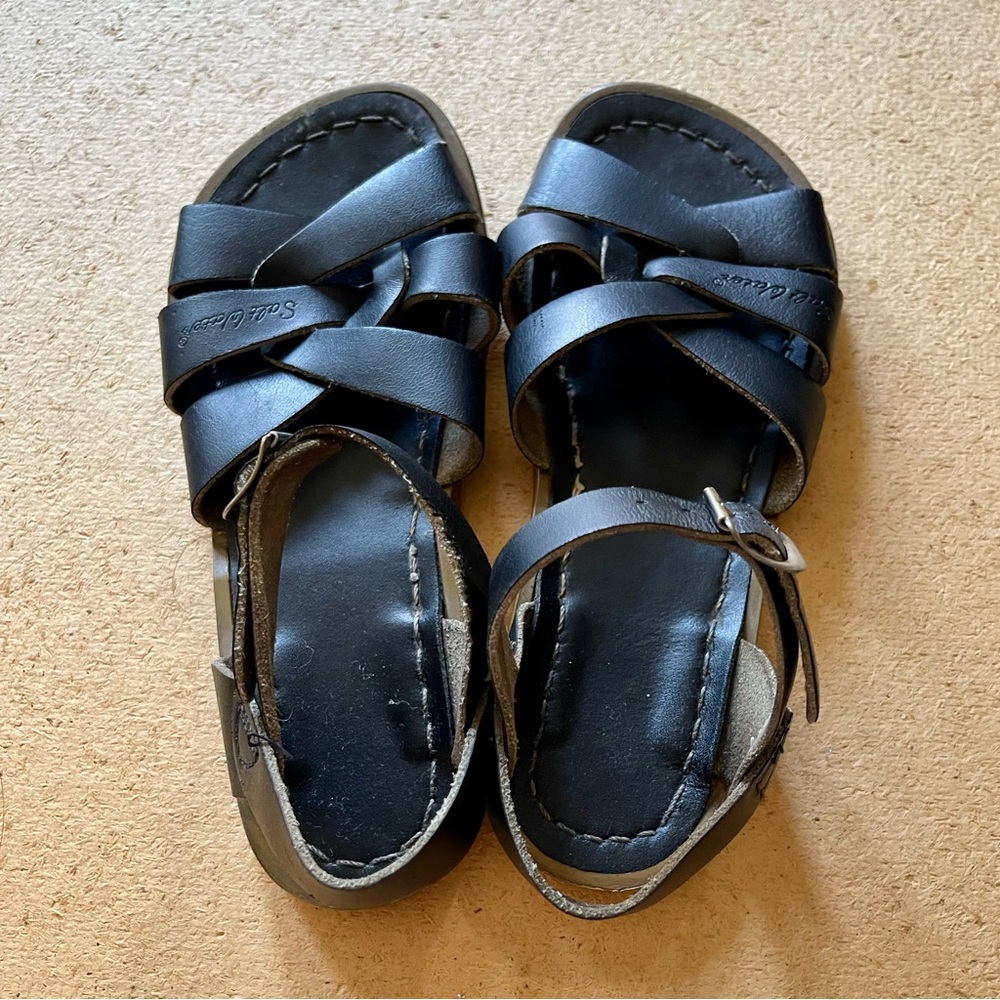 Girls Black Saltwater sandals size3